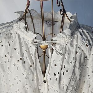 White Eyelet Ruffle Neckline Tie Front Silver Button Size L Button Up